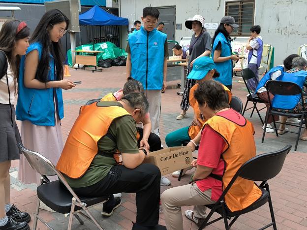 图片9：“分类趣动，银发同行”垃圾分类趣味运动会