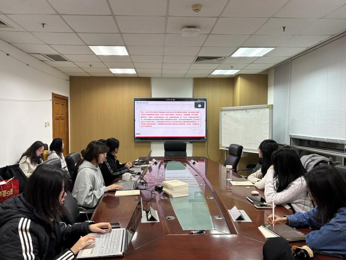 e5cbea03f7b07bd03f3f5657683df825